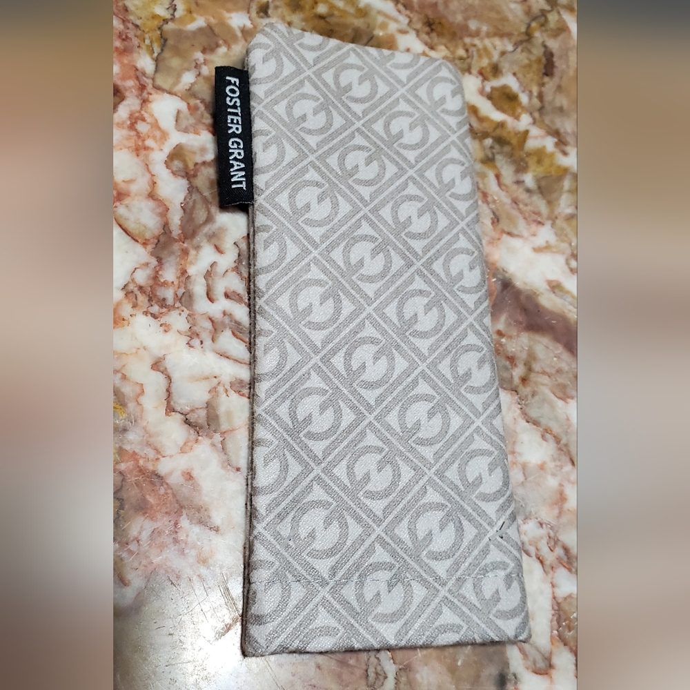 Foster Grant Two-tone Gray Geometric Pattern Eyeglass Sleeve